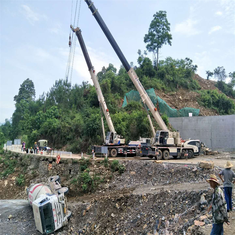 九江柴桑汽车掉沟里叫吊车救援要多少钱